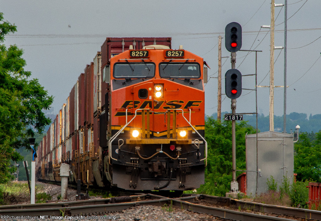 BNSF 8257